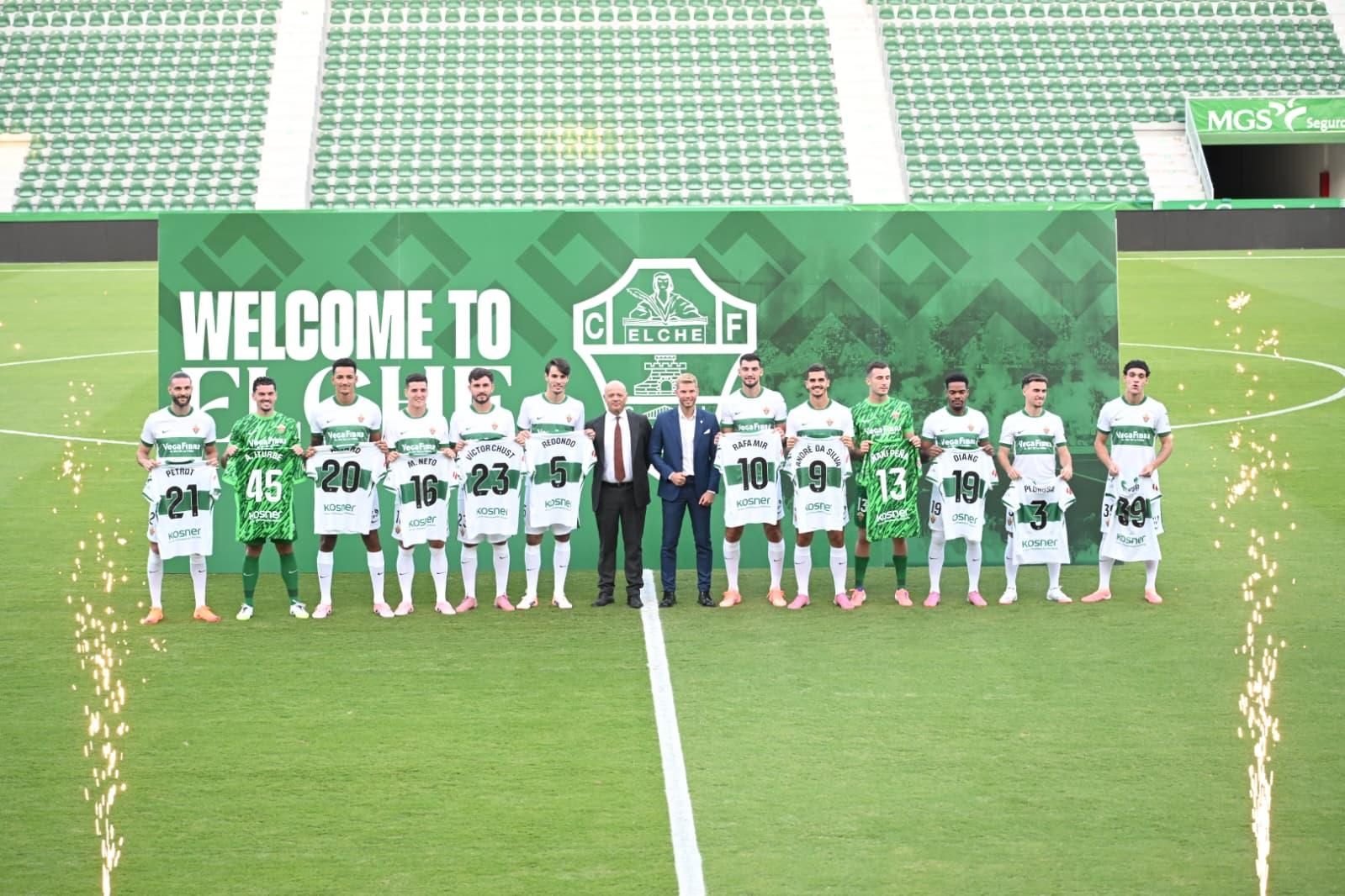 El Elche presenta a sus 12 fichajes