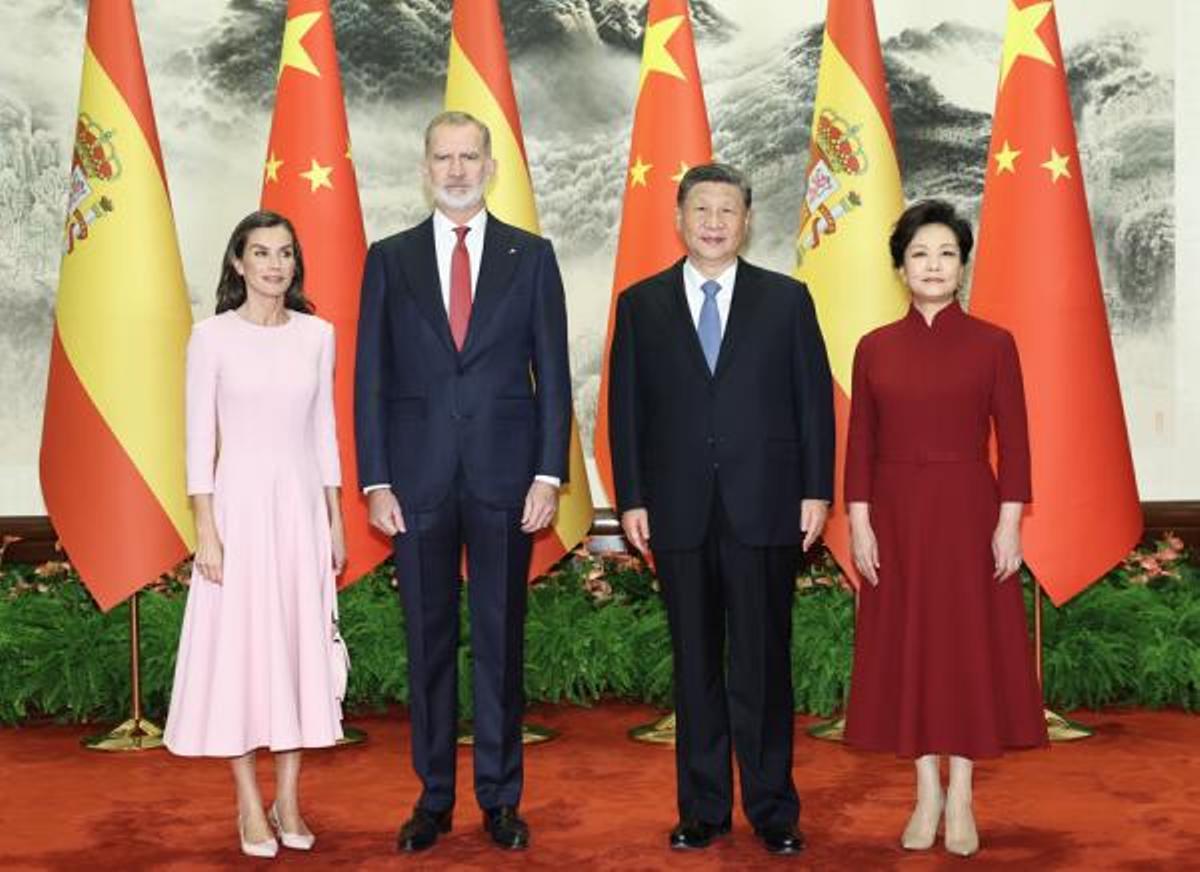 Los reytes de España junto al presidente chino y su esposa.