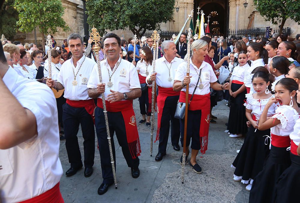 La Virgen del Carmen de Pedregalejo preside el Rosario de las Glorias