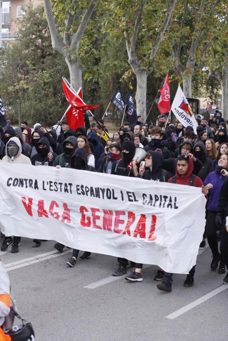 Protesta dels CDR a Girona en el marc de la vaga general