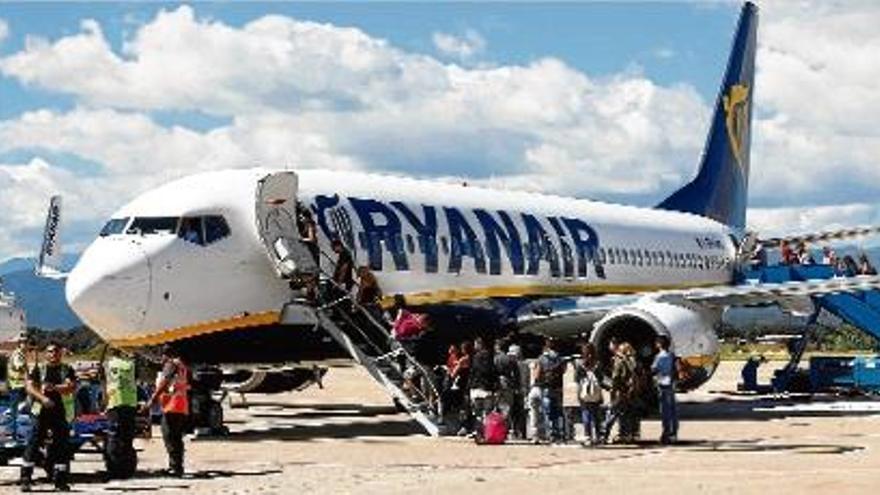 Un avió de Ryanair a les pistes de Vilobí d&#039;Onyar, en una fotografia d&#039;arxiu.