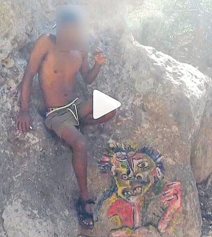 Jóvenes se graban mientras dibujan las rocas del Torrent de Pareis