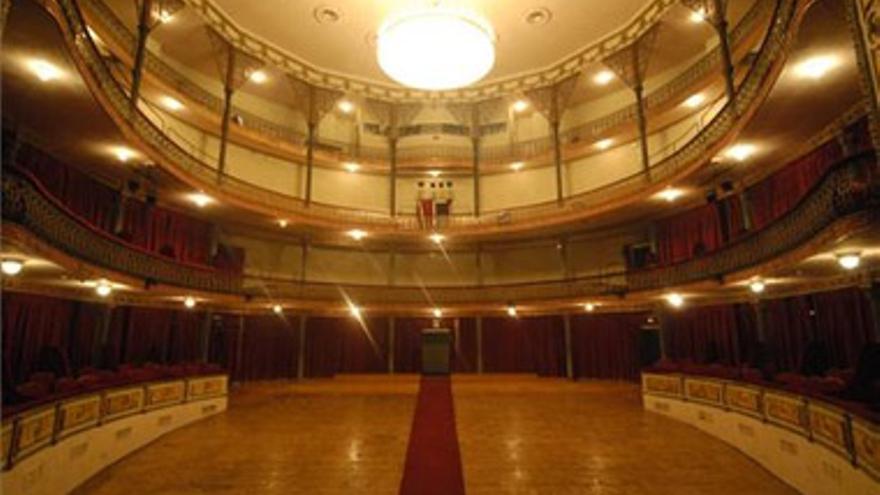 El Gran Teatro de Cáceres estrena butacas más cómodas y con mejor accesibilidad