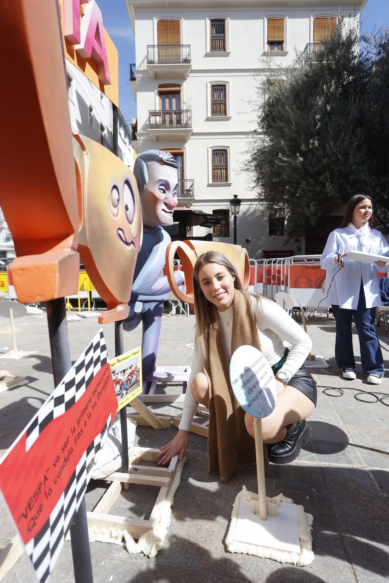 Nerea Martí y Marta García, en la plantà de la Falla del Circuit