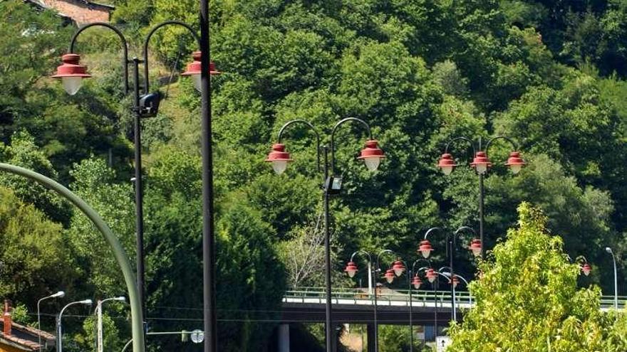 Farolas instaladas en Sotrondio.