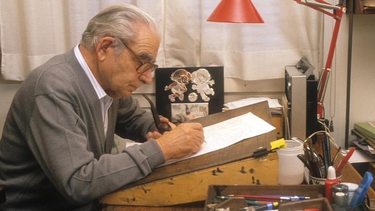 El popular dibujante de Bruguera Josep Escobar, en su estudio, en una imagen de archivo.