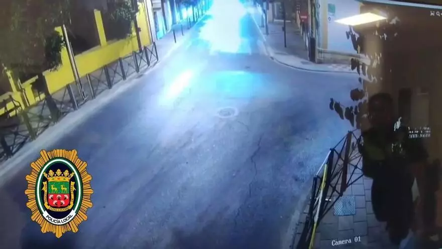 La Policía Local de Cabra pide ayuda para localizar al conductor de un coche que puso en peligro a varios agentes