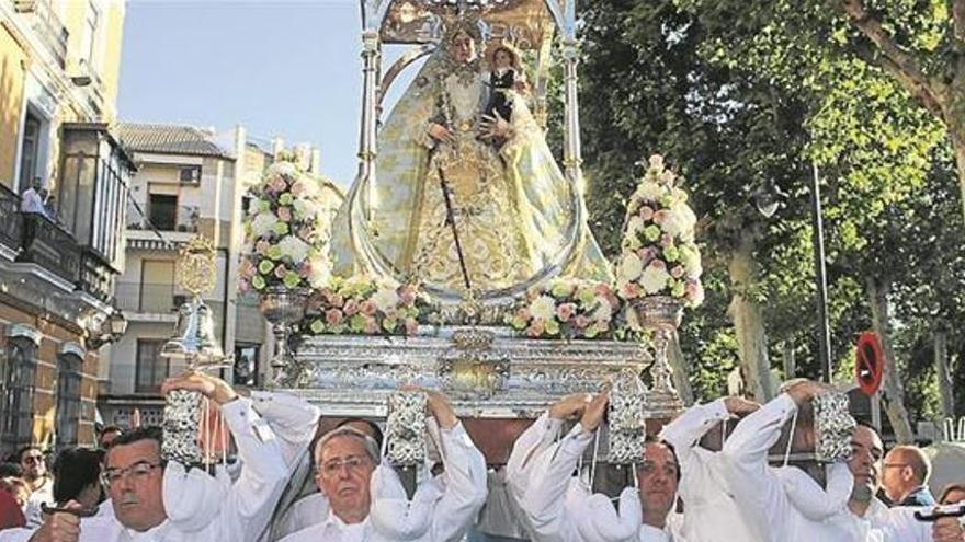 Procesión de la virgen de Araceli por las calles de Lucena, en una imagen de archivo.