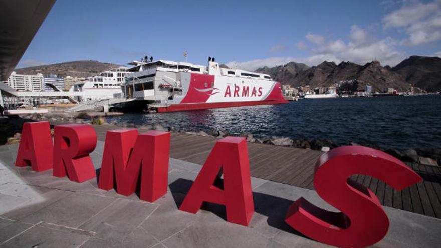 Terminal de Naviera Armas en el puerto de Santa Cruz de Tenerife.