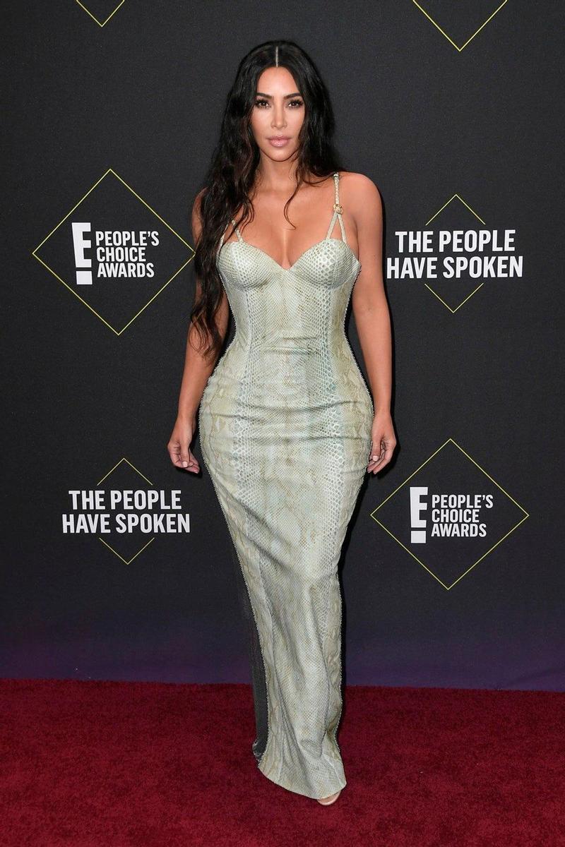 Kim Kardashian en la alfombra roja de los 'People's Choice Awards'