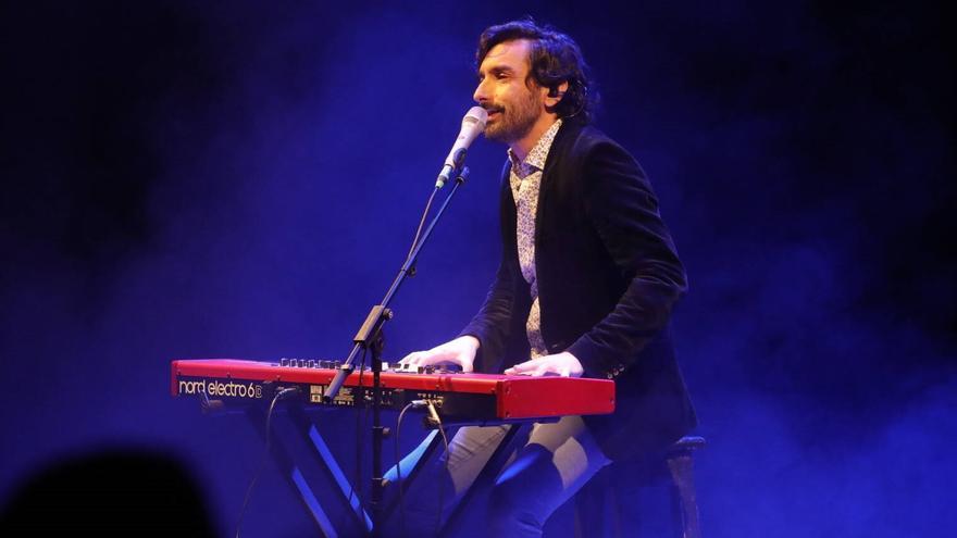 Alfredo González cierra su etapa como cantante en el Niemeyer