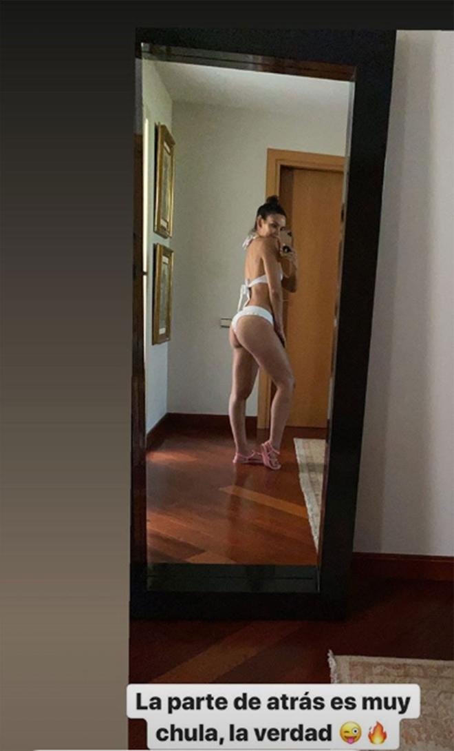 Cristina Pedroche posando en bikini en el espejo