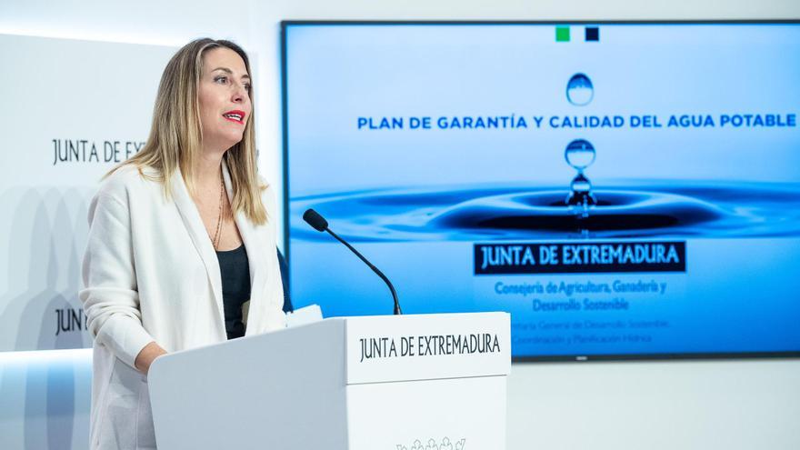 La presidenta del Ejecutivo regional, María Guardiola, este miércoles en la rueda de prensa posterior al Consejo de Gobierno de la Junta.