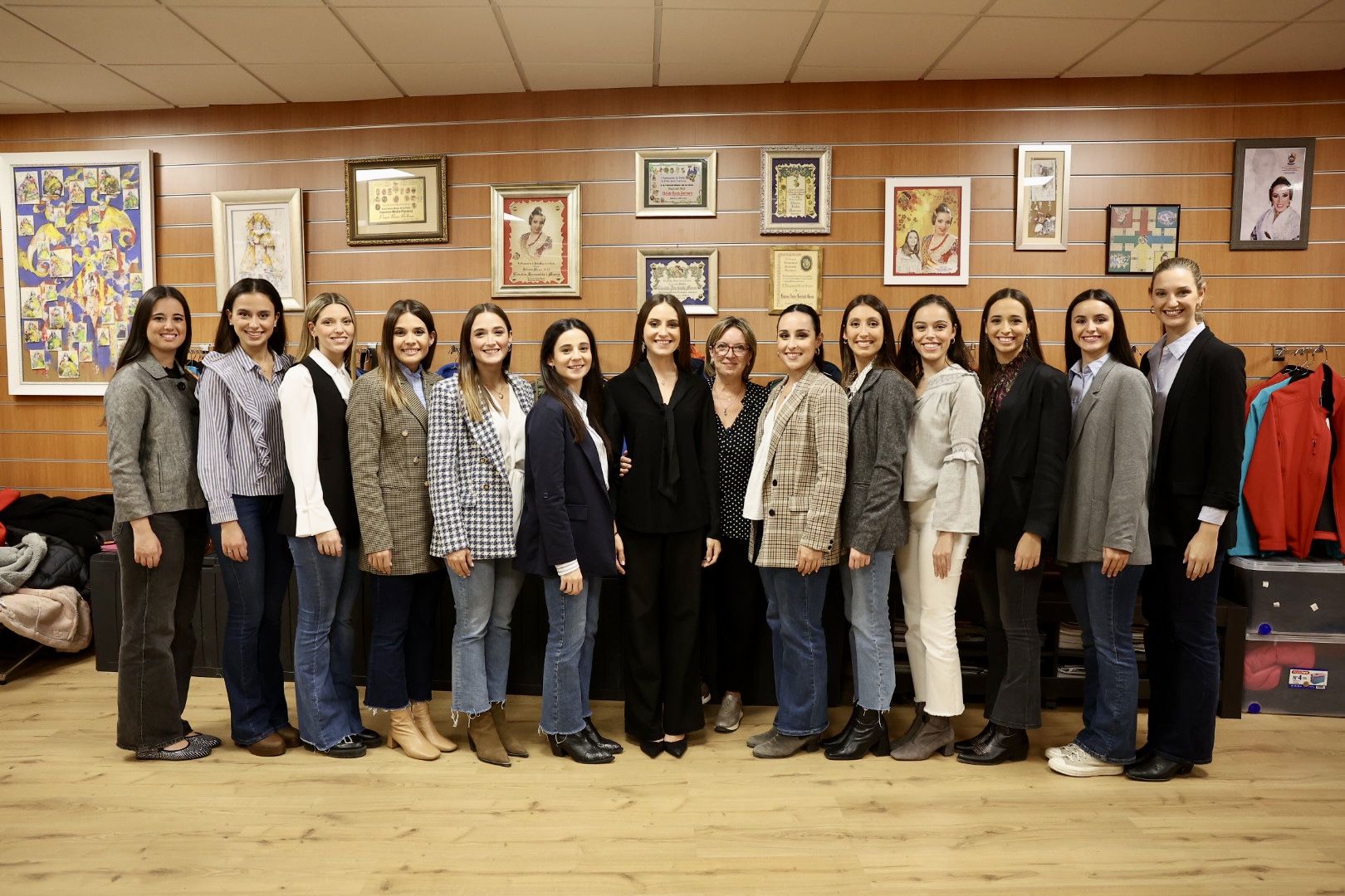 Es hora de abrigarse: Maria Estela, Marina y las cortes prueban las parkas de Feror