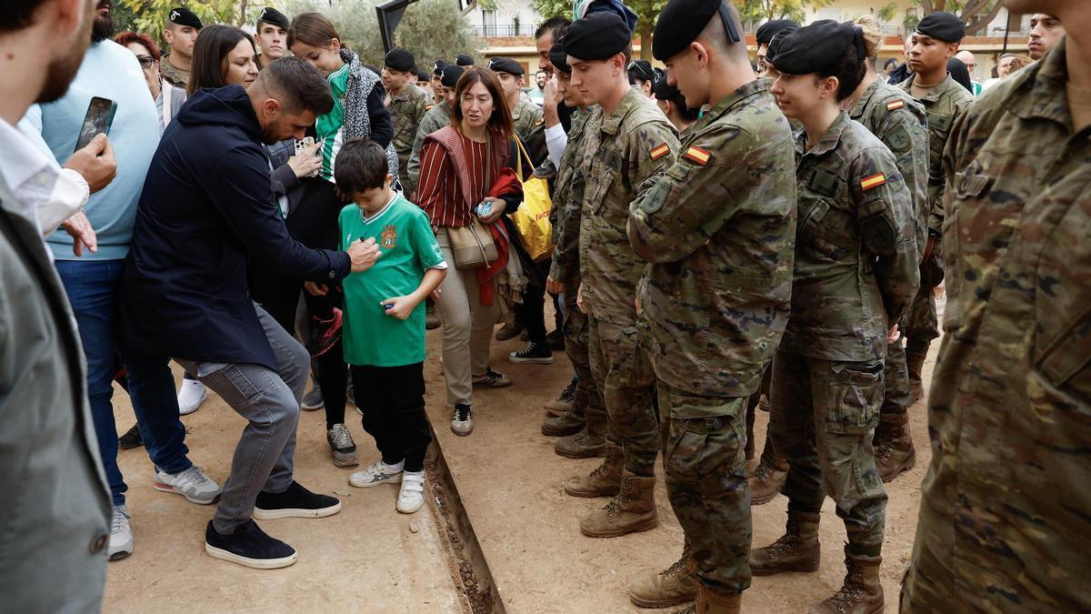 Joaquín visita la zona cero: "Al estar aquí se te encoge el cuerpo".