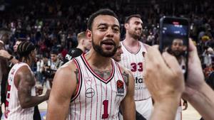 Nigel Williams-Goss celebra la victoria de Olympiakos ante el FC Barcelona en el partido decisivo de los playoffs de la Euroliga.