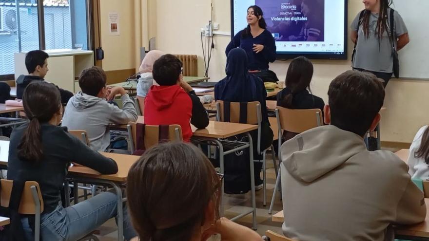 Se busca sensibilizar sobre los riesgos de las  redes y el impacto de la hipersexualización. | SERVICIO ESPECIAL