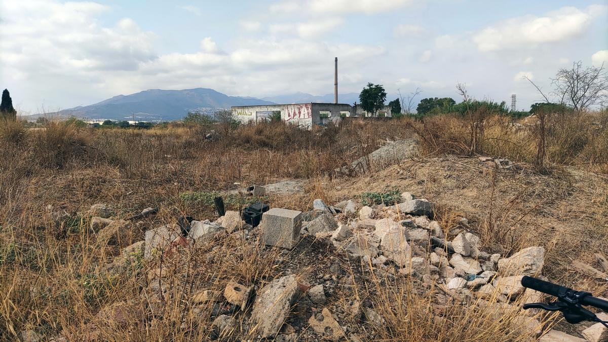 Estado del solar de los antiguos terrenos del amoniaco