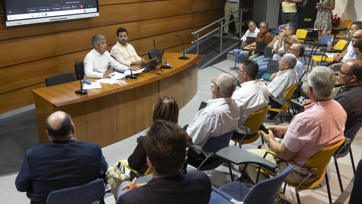 El consejero de Agricultura del Gobierno de Canarias, Narvay Quintero, se ha reunido este lunes con representantes de las organizaciones profesionales agrarias y del sector agroindustrial, asociaciones de productores y la patronal para analizar los efectos del nuevo Marco Financiero Plurianual 2028-2034 propuesto por la Comisión Europea. EFE/Miguel Barreto