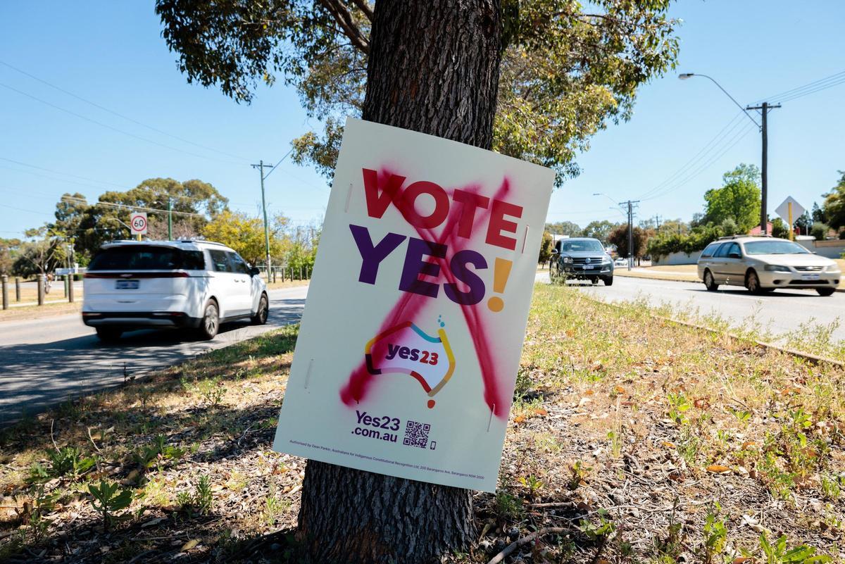 Carteles a las afueras de Perth, en Australia, el día del referéndum