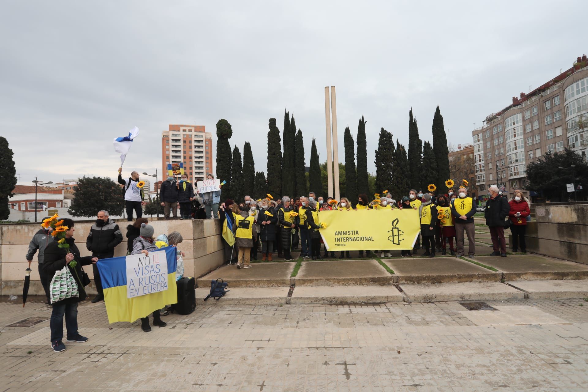 Protesta de ucranianos ante el Consulado Ruso de València