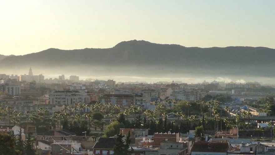 Desviaciones de tráfico y paralización de obras en Murcia por la contaminación