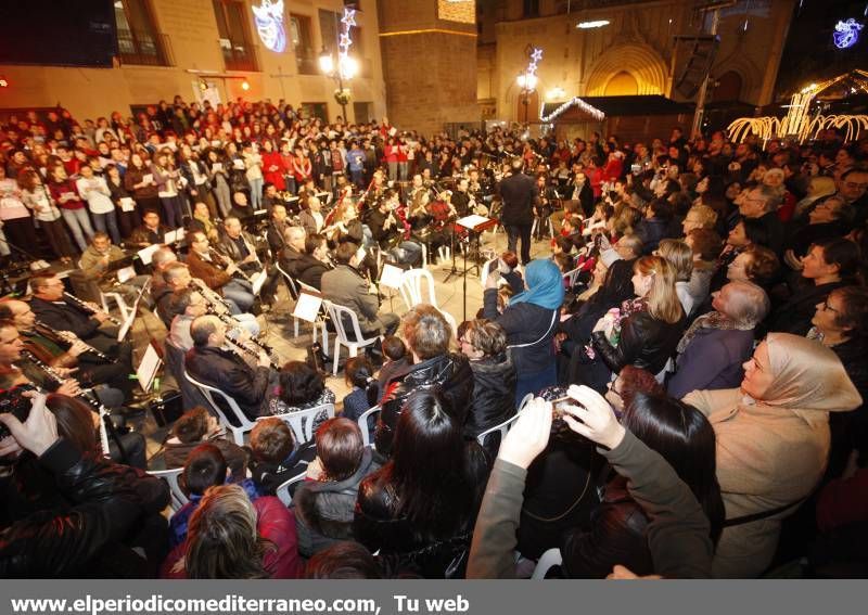 GALERÍA DE FOTOS -- Villancicos en el Mercat de Nadal