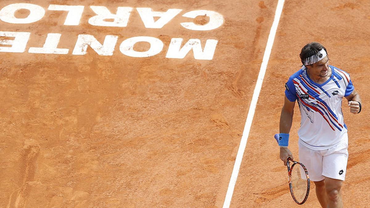 David Ferrer celebra un punto durante el partido disputado contra Rafael Nadal, en octavos del torneo de Montecarlo