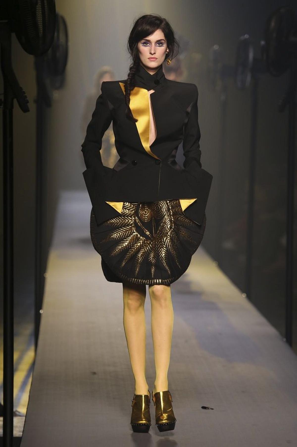 Jean-Paul Gaultier, colección otoño-invierno 2015/16, dorado y negro