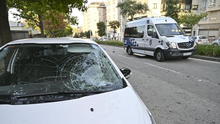 Dos estudiantes resultan heridos al ser atropellados en la calle Manuel Murguía, en A Coruña