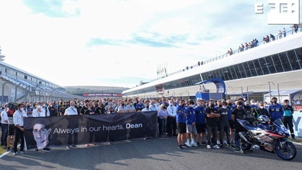 El minuto de silencio por Dean Berta Viñales en Jerez