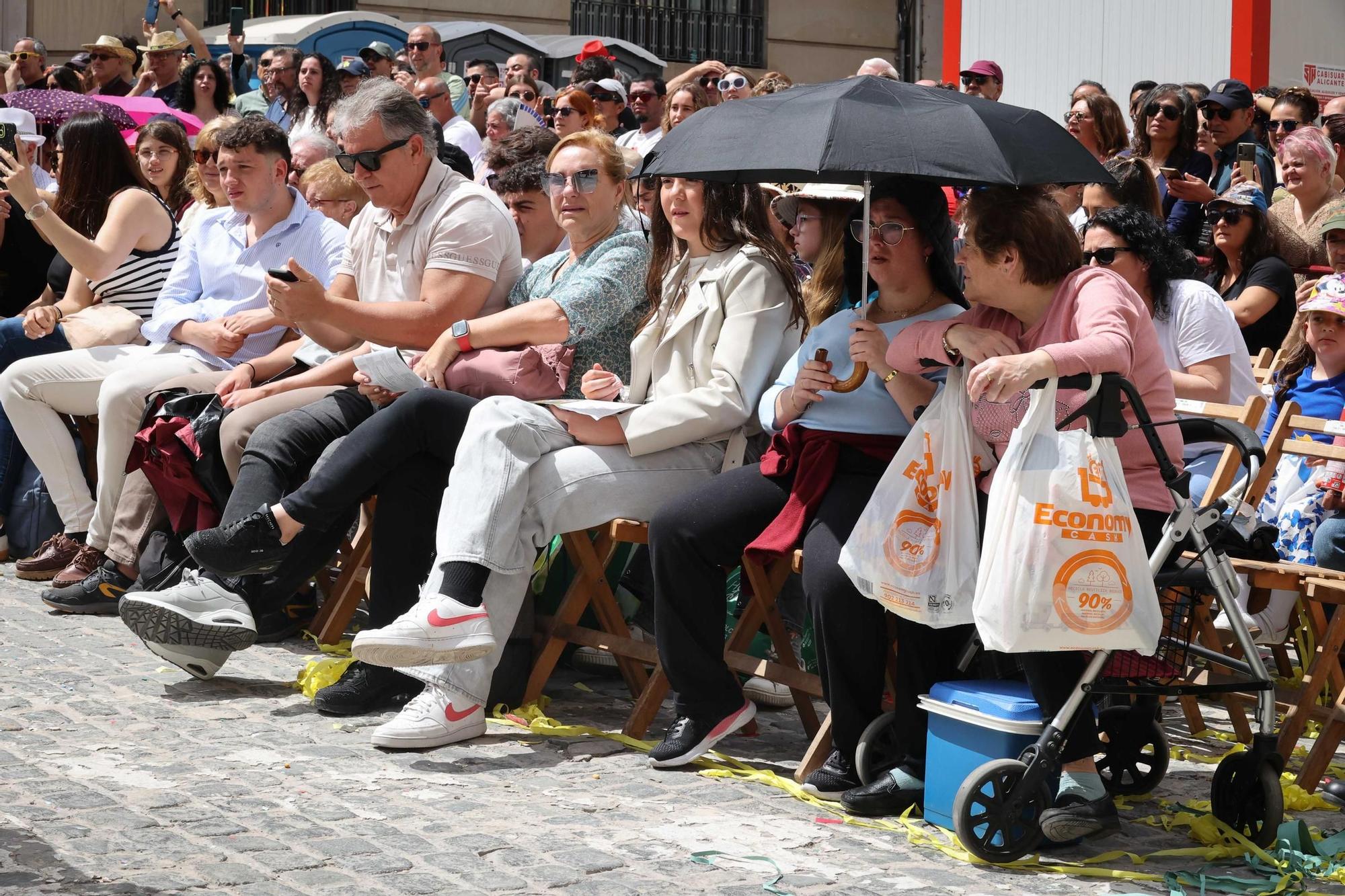 Alcoy se entrega al espectáculo de las tropas cristianas