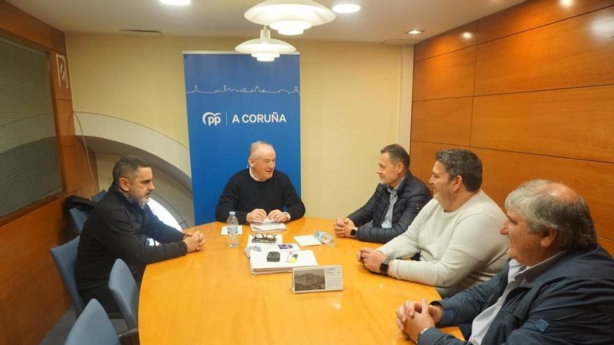 El PP de A Coruña exige a la alcaldesa que "controle la ejecución" del contrato de limpieza viaria