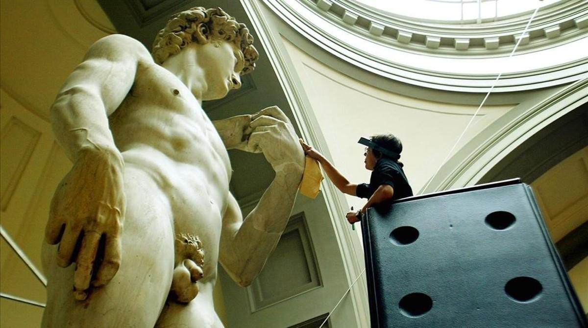 zentauroepp388833 agnes parronchi looks up as she cleans part of michelangelo 170207194848