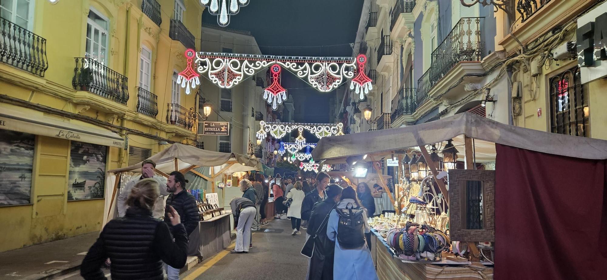 Russafa vibra con el Mercado Tradicional de San Blas de la falla Clero