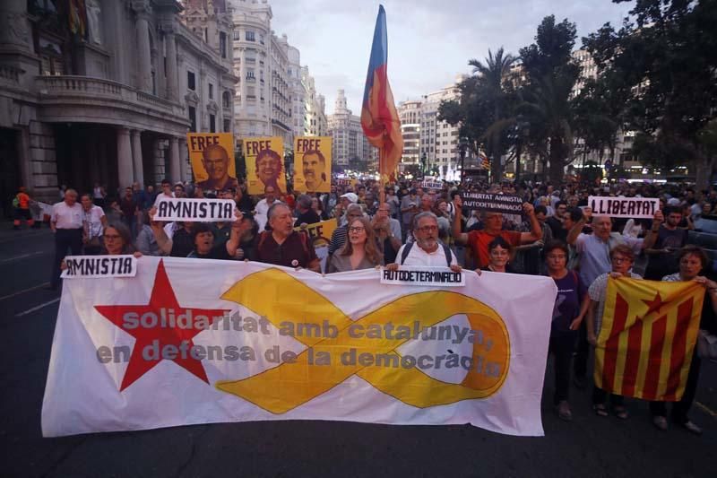 Concentración en València contra la sentencia del 'procés'