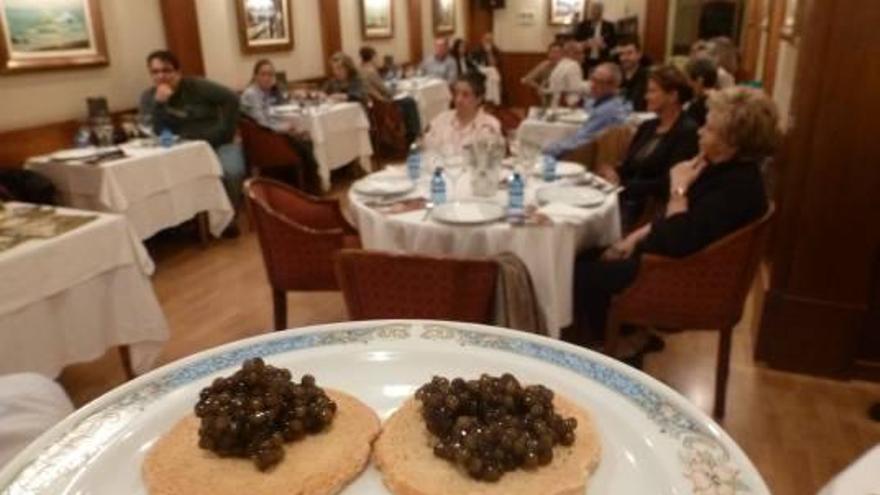 Degustación con el caviar como protagonista .