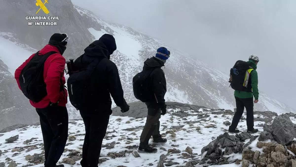 Tres jóvenes coruñeses son rescatados en los Picos de Europa a 2.300 metros de altura