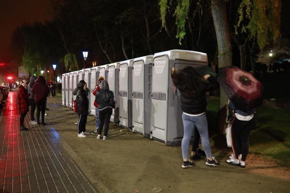 Botellón de Jueves Santo pasado por agua