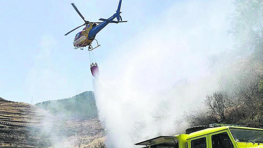 Actúan en el fuego de un furgón para evitar un incendio forestal