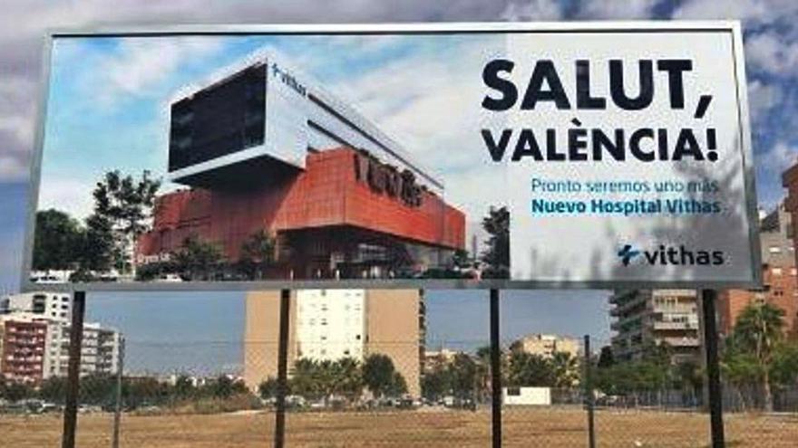 Cartel anunciador del nuevo hospital de Vithas en València.