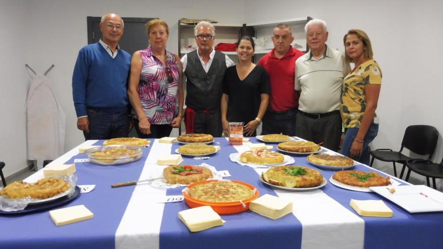 Carmen Araña gana el primer concurso de tortillas de El Tablero