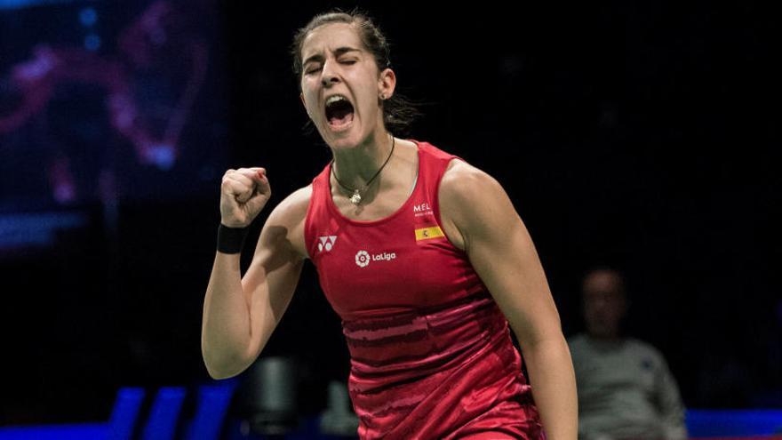 Marín celebra su victoria en el europeo de badminton.