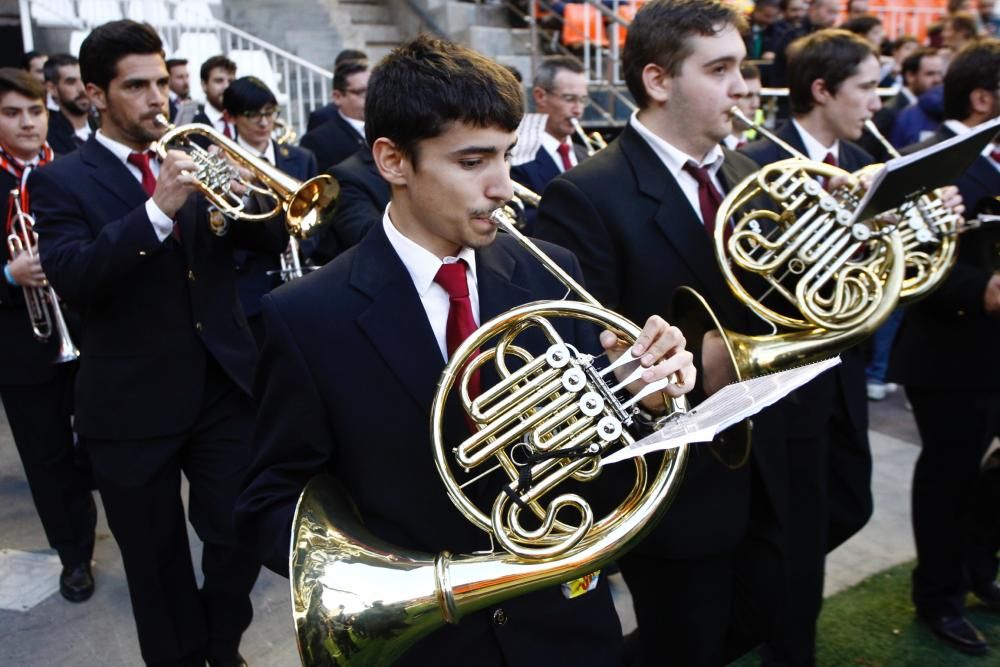 'L'entrà' de la Unión Musical Alcublana recibe a los héroes del Camp Nou