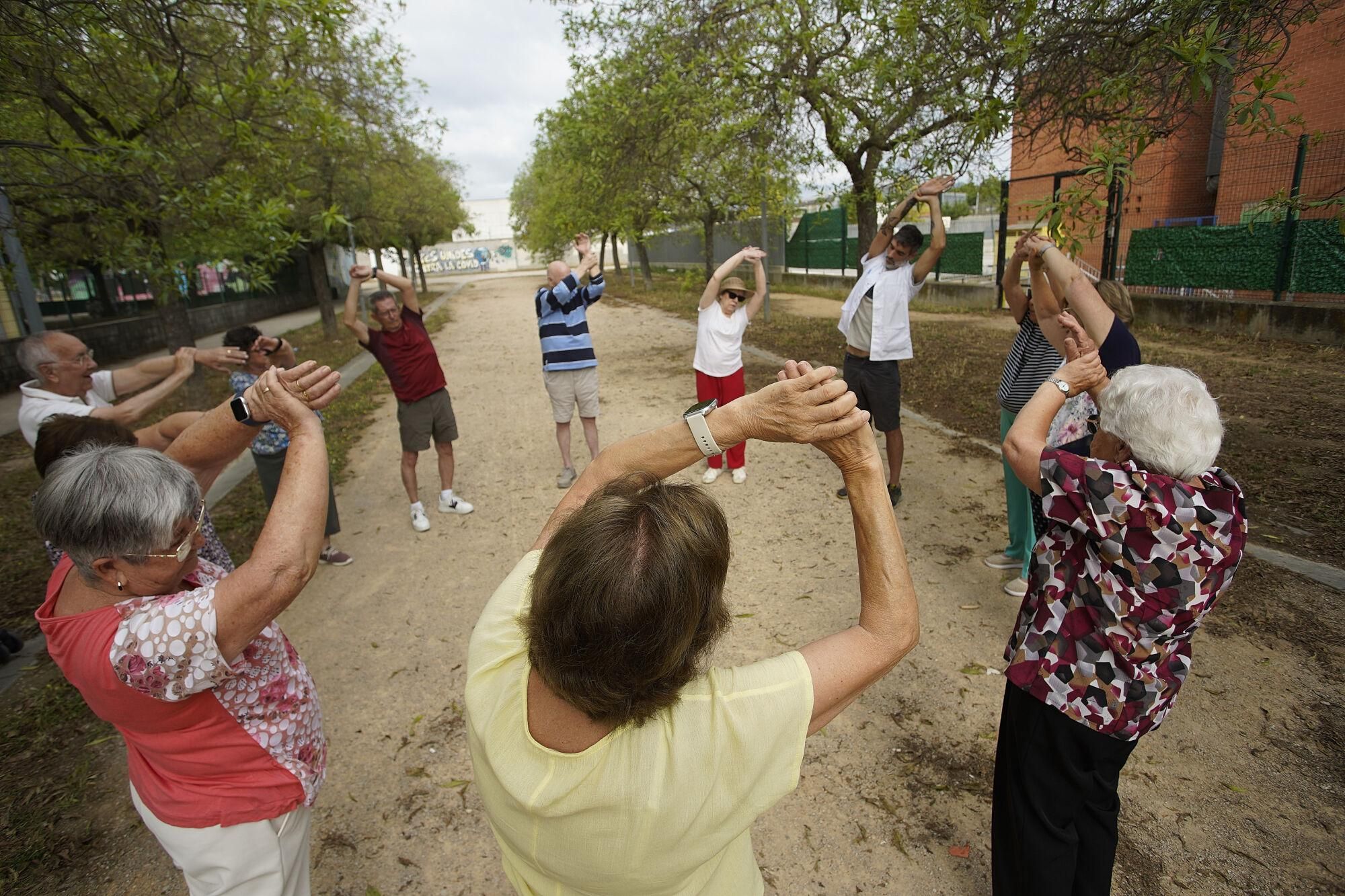 Salt CAP Alfons Moré transformació i reforma de l’atenció primària fisioterapeuta activitat amb persones de risc millora mobilitat