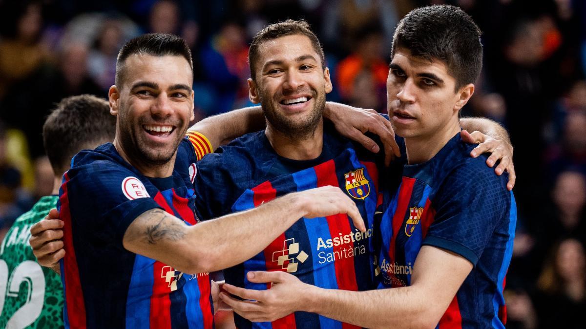 Los azulgranas, sonrientes, tras la victoria