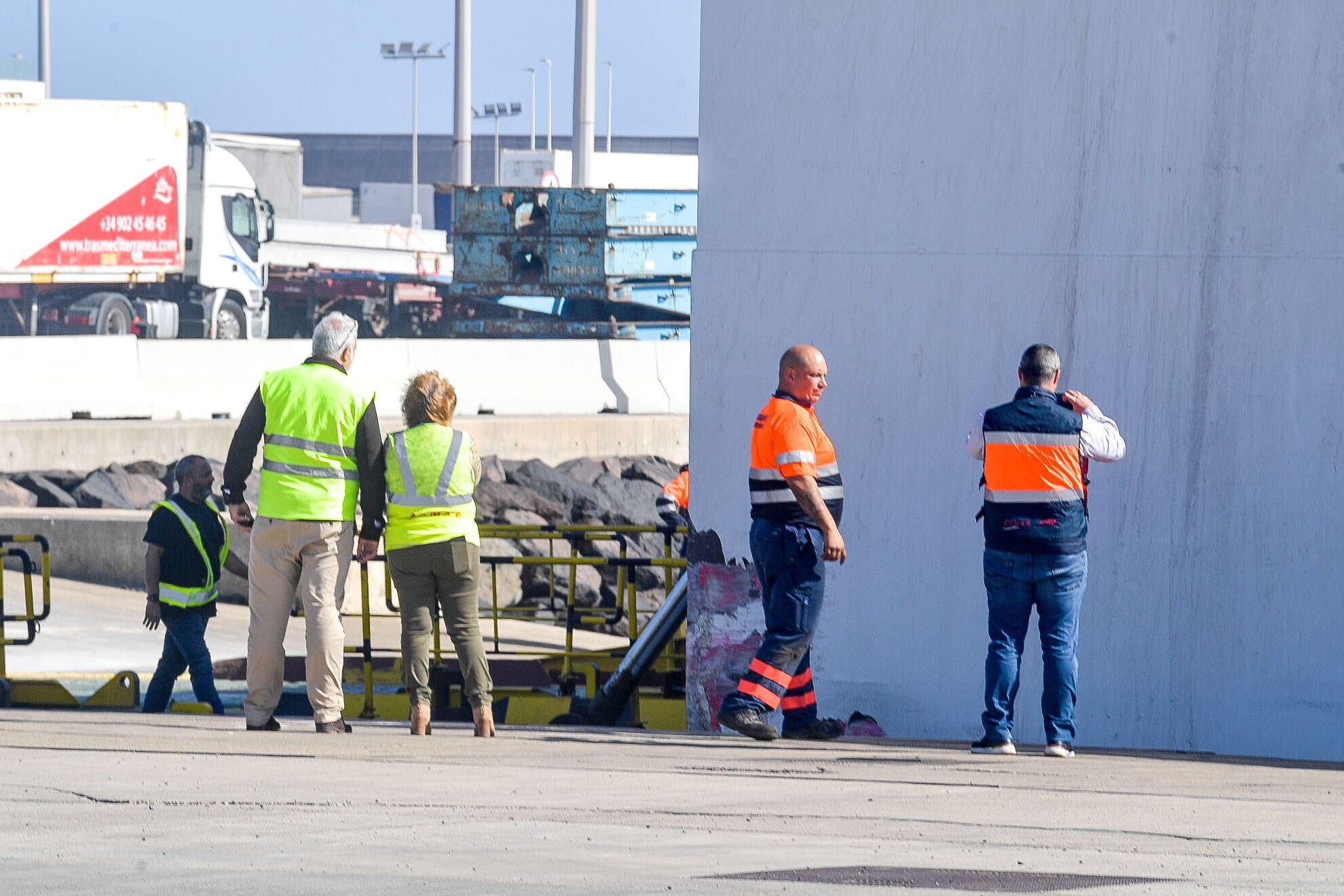 Un barco de Naviera Armas-Trasmediterránea impacta contra un muelle en el Puerto de Las Palmas