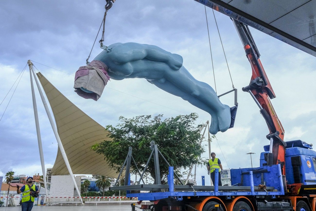 Instalación del Greetingman junto al Muelle Santa Catalina