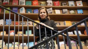 La escritora Marta Orriols, en la librería Ona de Barcelona, este martes.