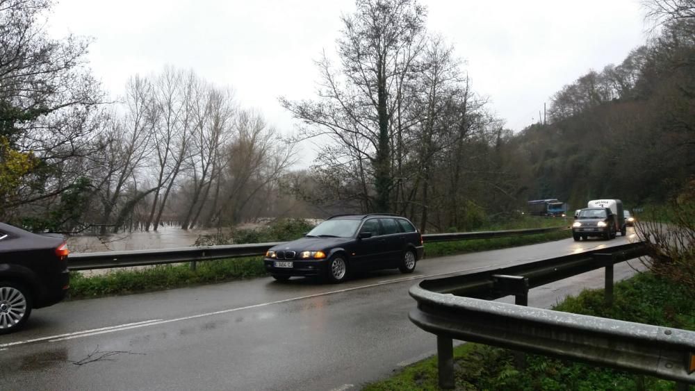 Tiempo en Asturias: Las espectaculares imágenes de las riadas, argayos e incidencias del temporal